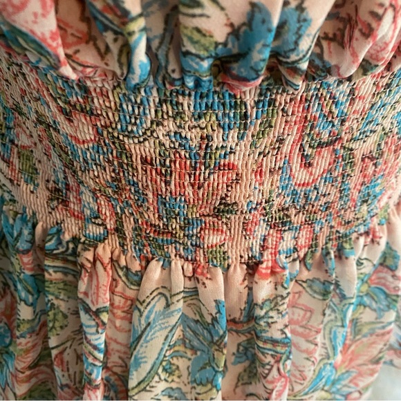 Urban Outfitters • Chiffon Cropped Capsleeve Blouse in Floral Print - Picture 10 of 12